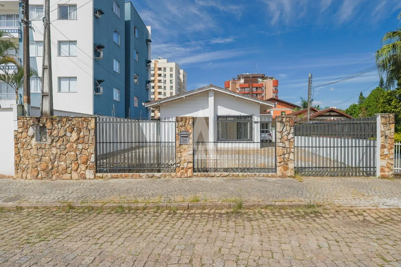 Casa com 1 suíte(s) mais 1 quarto(s) à venda no bairro América em Joinville, por R$ 950.000.00. — foto 2