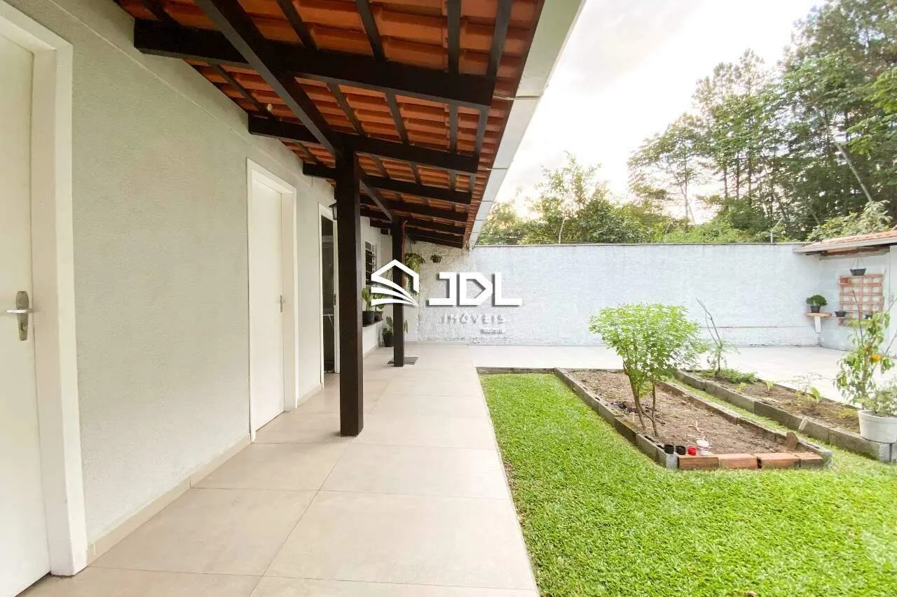 EXCLUSIVIDADE JDL IMÓVEIS! Sua melhor localização no Bairro da Velha Central!! Casa térrea e com muito espaço de jardim! — foto 2