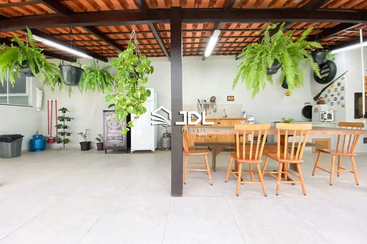 EXCLUSIVIDADE JDL IMÓVEIS! Sua melhor localização no Bairro da Velha Central!! Casa térrea e com muito espaço de jardim! — foto 3