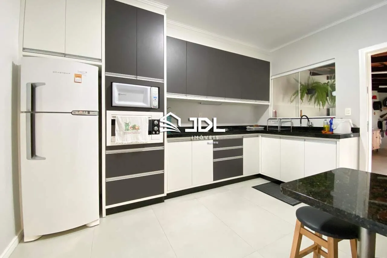 EXCLUSIVIDADE JDL IMÓVEIS! Sua melhor localização no Bairro da Velha Central!! Casa térrea e com muito espaço de jardim! — foto 5