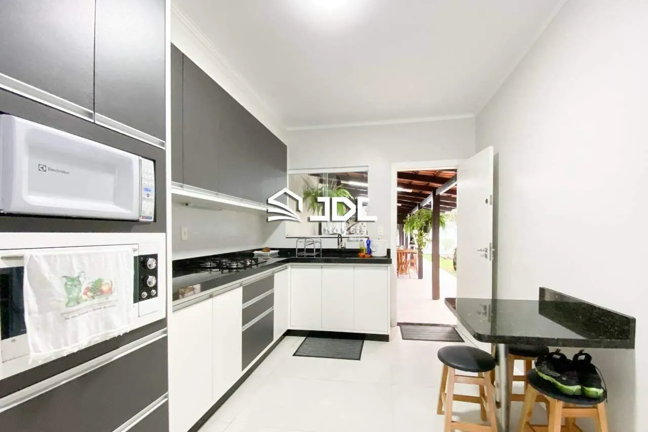 EXCLUSIVIDADE JDL IMÓVEIS! Sua melhor localização no Bairro da Velha Central!! Casa térrea e com muito espaço de jardim! — foto 6