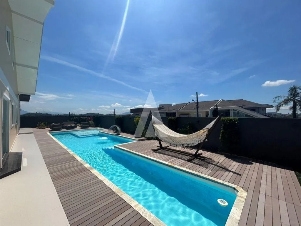 Casa com 1 suíte(s) mais 2 quarto(s) à venda no bairro Costa E Silva em Joinville, por R$ 2.800.000.00. - foto 1