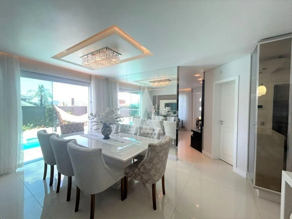 Casa com 1 suíte(s) mais 2 quarto(s) à venda no bairro Costa E Silva em Joinville, por R$ 2.800.000.00. — foto 2