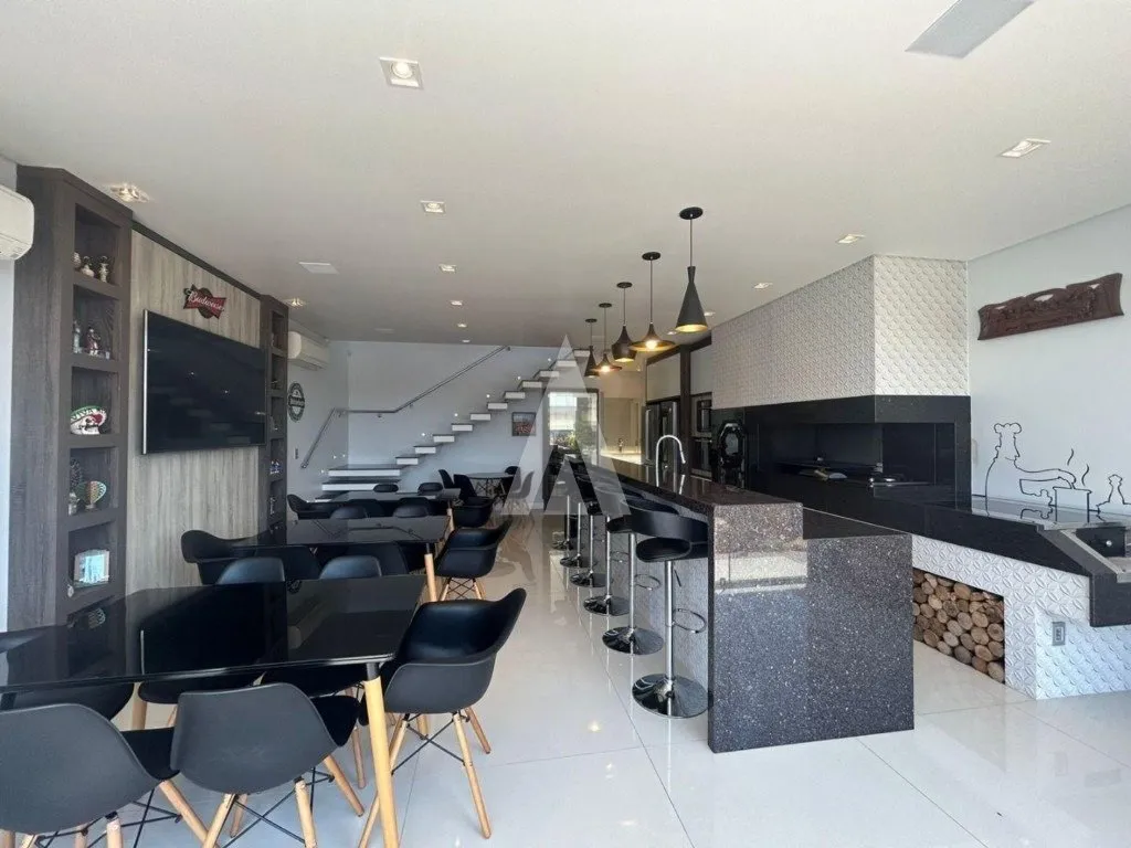 Casa com 1 suíte(s) mais 2 quarto(s) à venda no bairro Costa E Silva em Joinville, por R$ 2.800.000.00. — foto 3