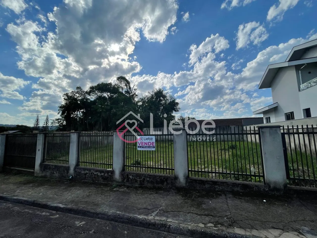 Lindo terreno com uma vista incrível da cidade no bairro Centro em Pomerode com 360,00m fazendo frente em 18,00 metros. - foto 1