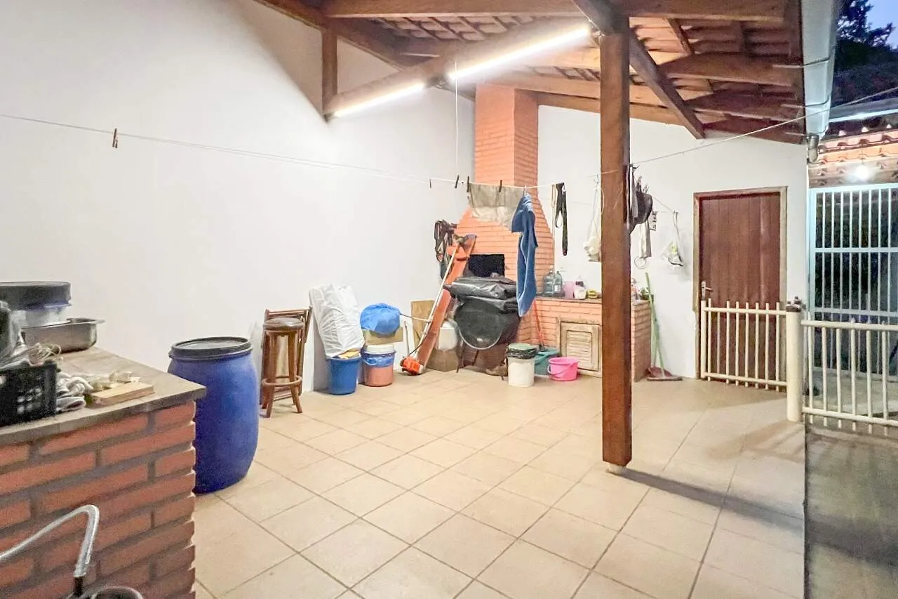 Casa averbada no bairro Escola Agrícola. — foto 4