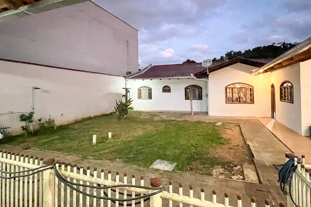 Casa averbada no bairro Escola Agrícola. — foto 6