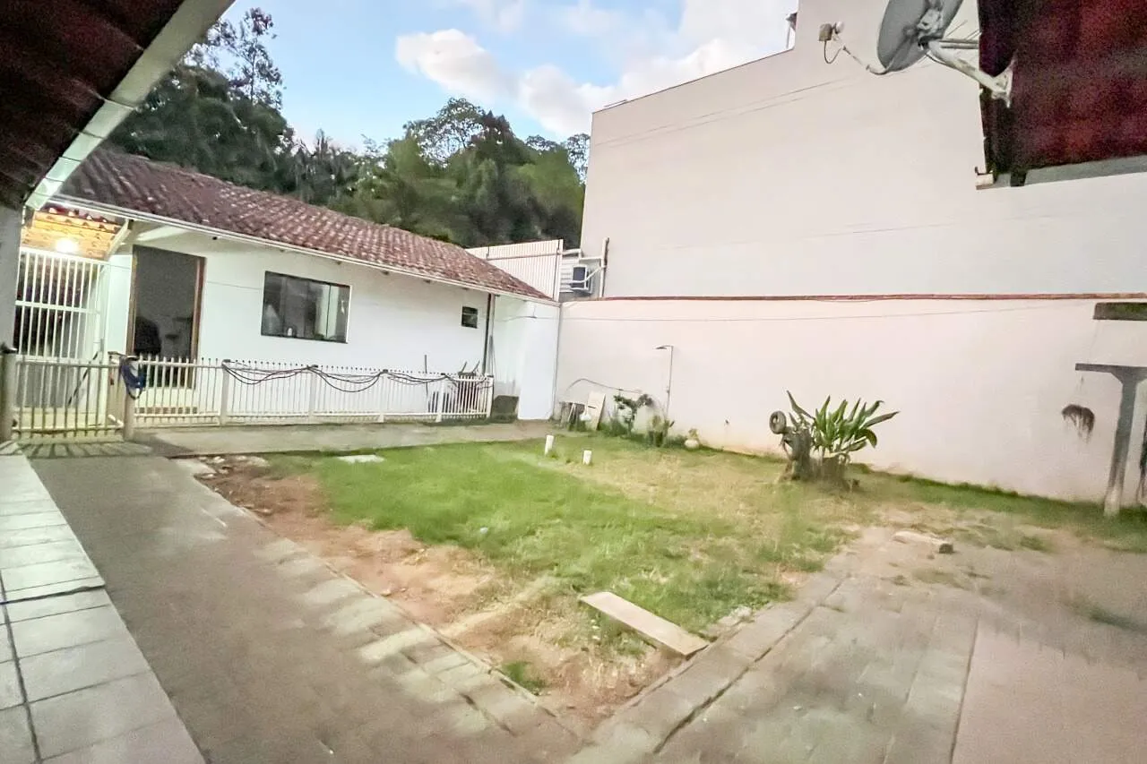 Casa averbada no bairro Escola Agrícola. — foto 7
