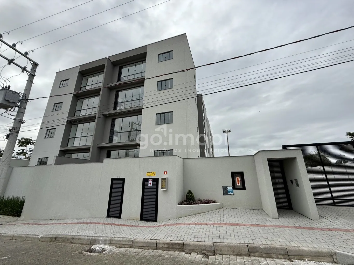 Apartamento novo, com living espaçoso e churrasqueira integrada. - foto 1