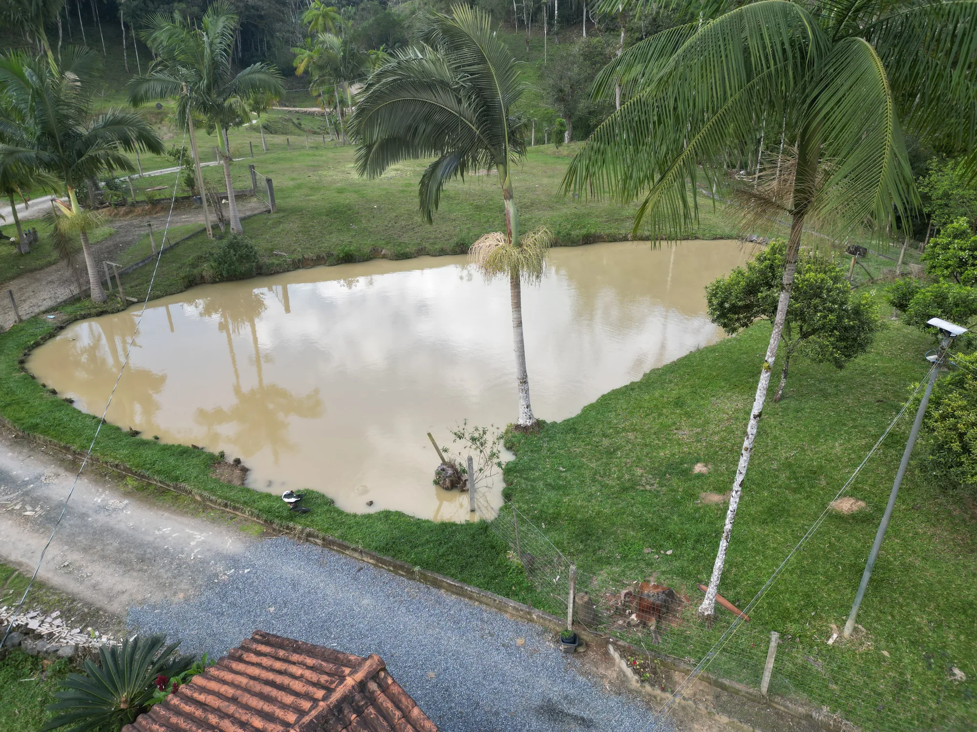 Sítio com casa, lagoas e boa topografia — foto 2