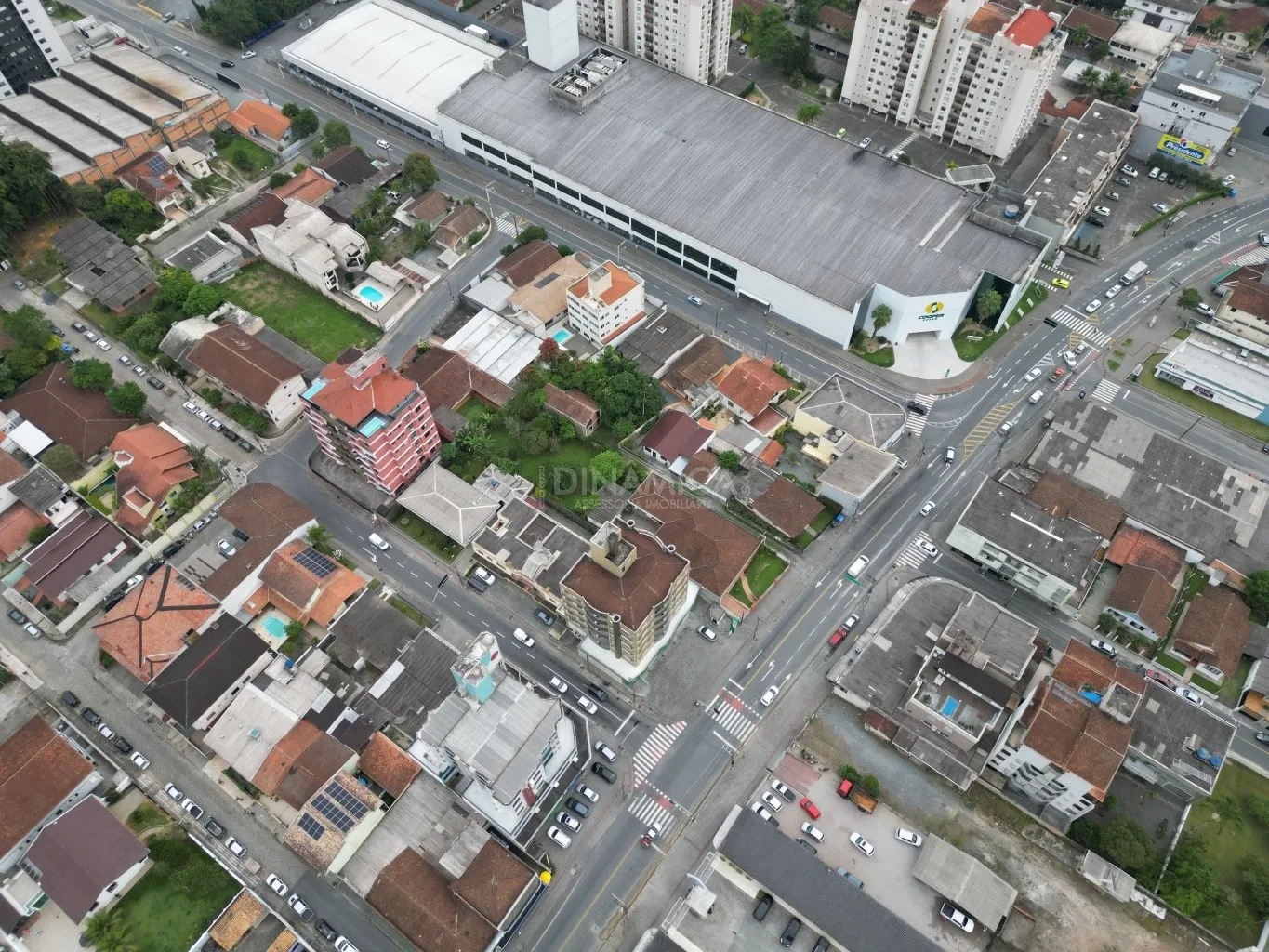 Excelente terreno com 1.158m ( 16,4 m de frente) no Bairro Garcia em Blumenau. Ponto comercial de frente para corredor de serviço. — foto 6