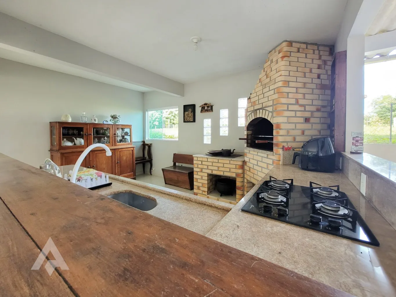 Casa térrea à venda em terreno de 4.080 m, 3 dormitórios, área de festas e fácil acesso à BR-470. — foto 3