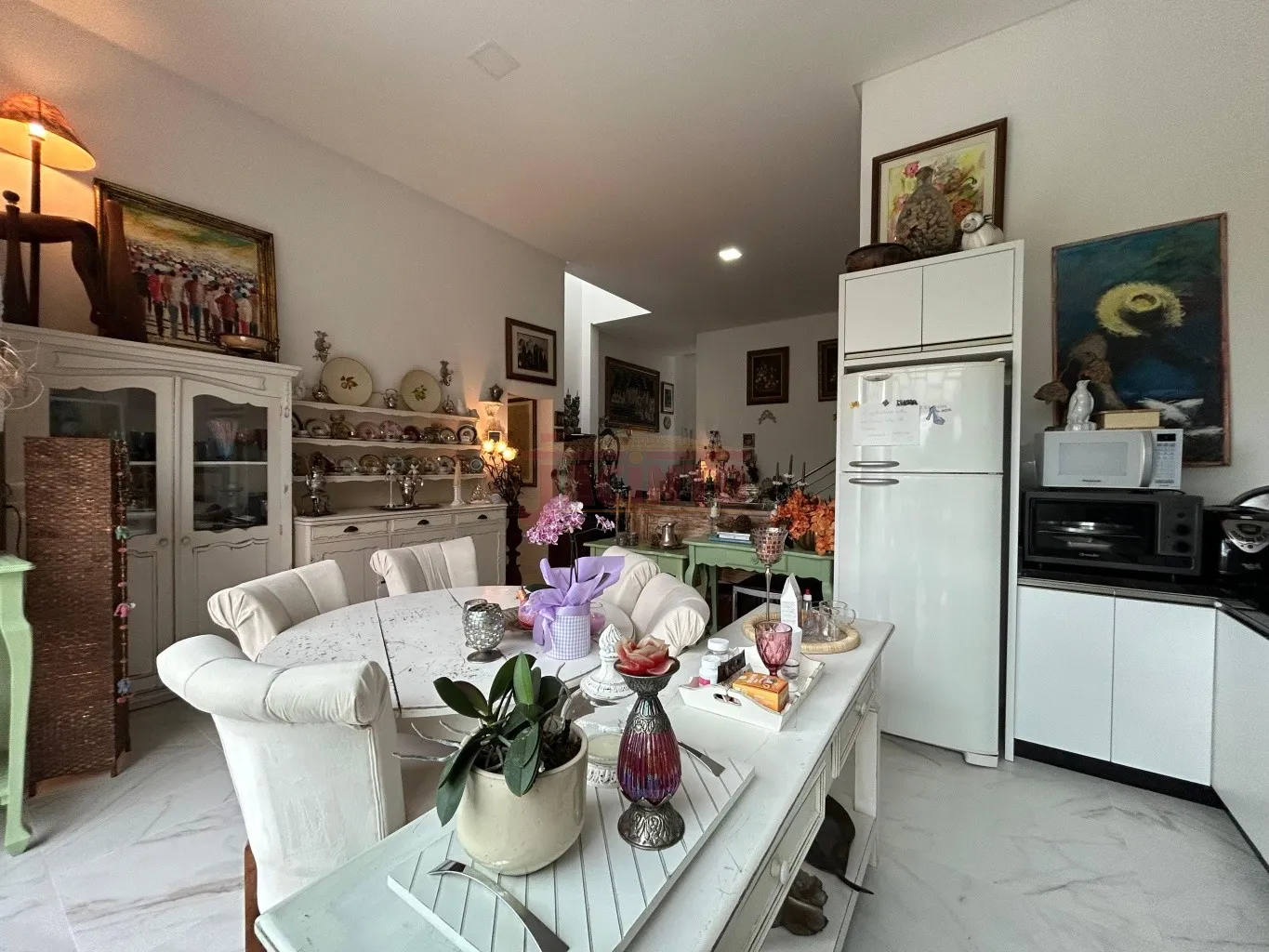 Casa semi mobiliada com 3 dormitórios sendo 1 suíte e 2 demi suítes no Bairro Fortaleza Alta. — foto 7