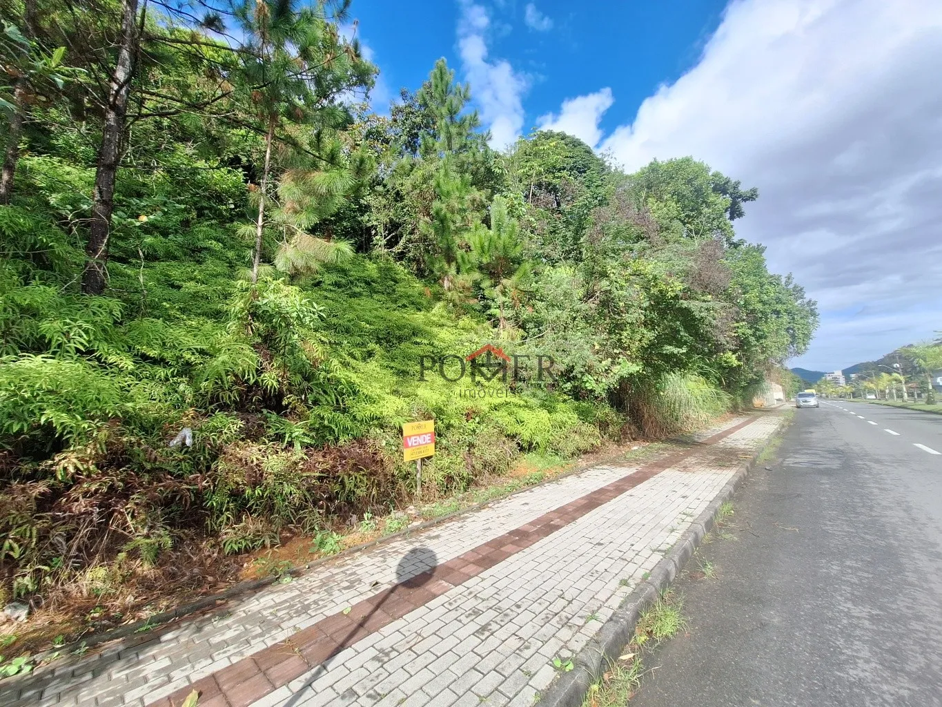 Excelente terreno em importante via no centro de Pomerode, fazendo frente em 118,00 metros, com linda vista, e grande potencial. — foto 7