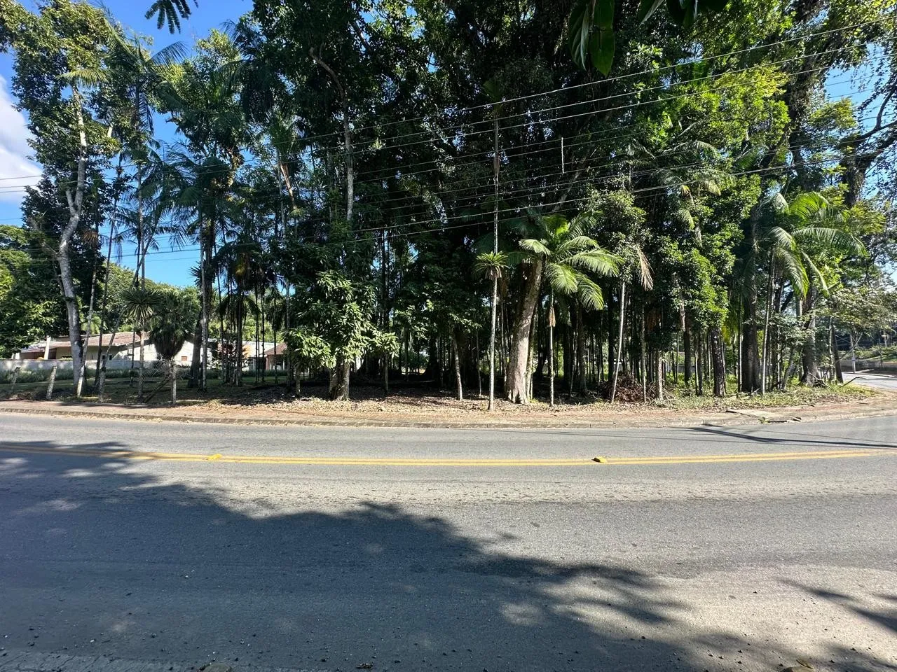 Terreno plano disponível para venda no Badenfurt, um dos bairros mais estratégicos de Blumenau. O terreno possui 2.000,00 m — foto 3