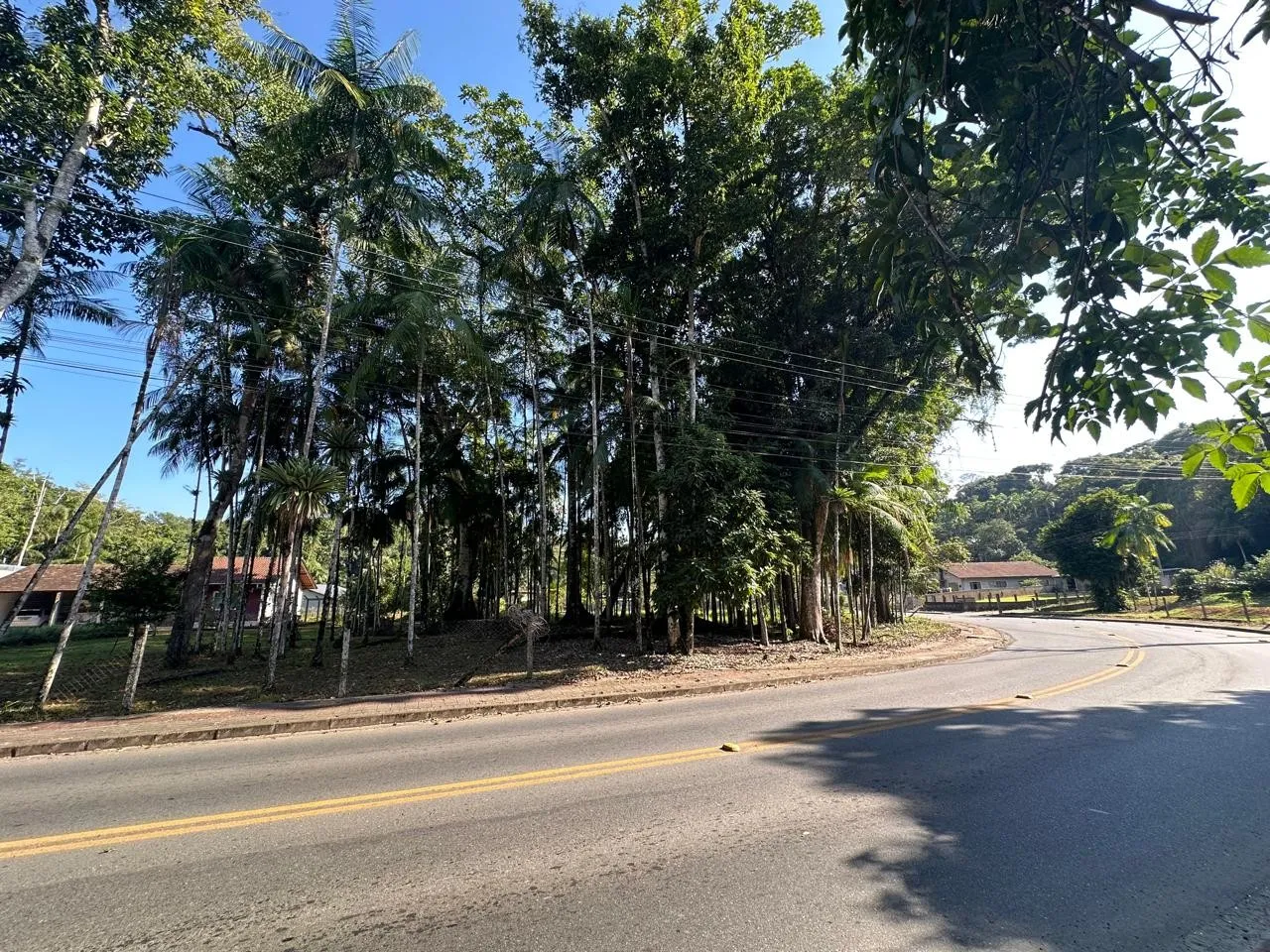 Terreno plano disponível para venda no Badenfurt, um dos bairros mais estratégicos de Blumenau. O terreno possui 2.000,00 m — foto 4