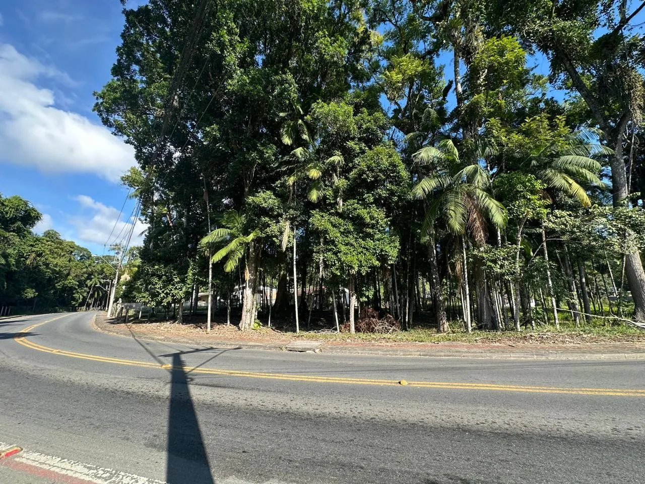 Terreno plano disponível para venda no Badenfurt, um dos bairros mais estratégicos de Blumenau. O terreno possui 2.000,00 m — foto 5