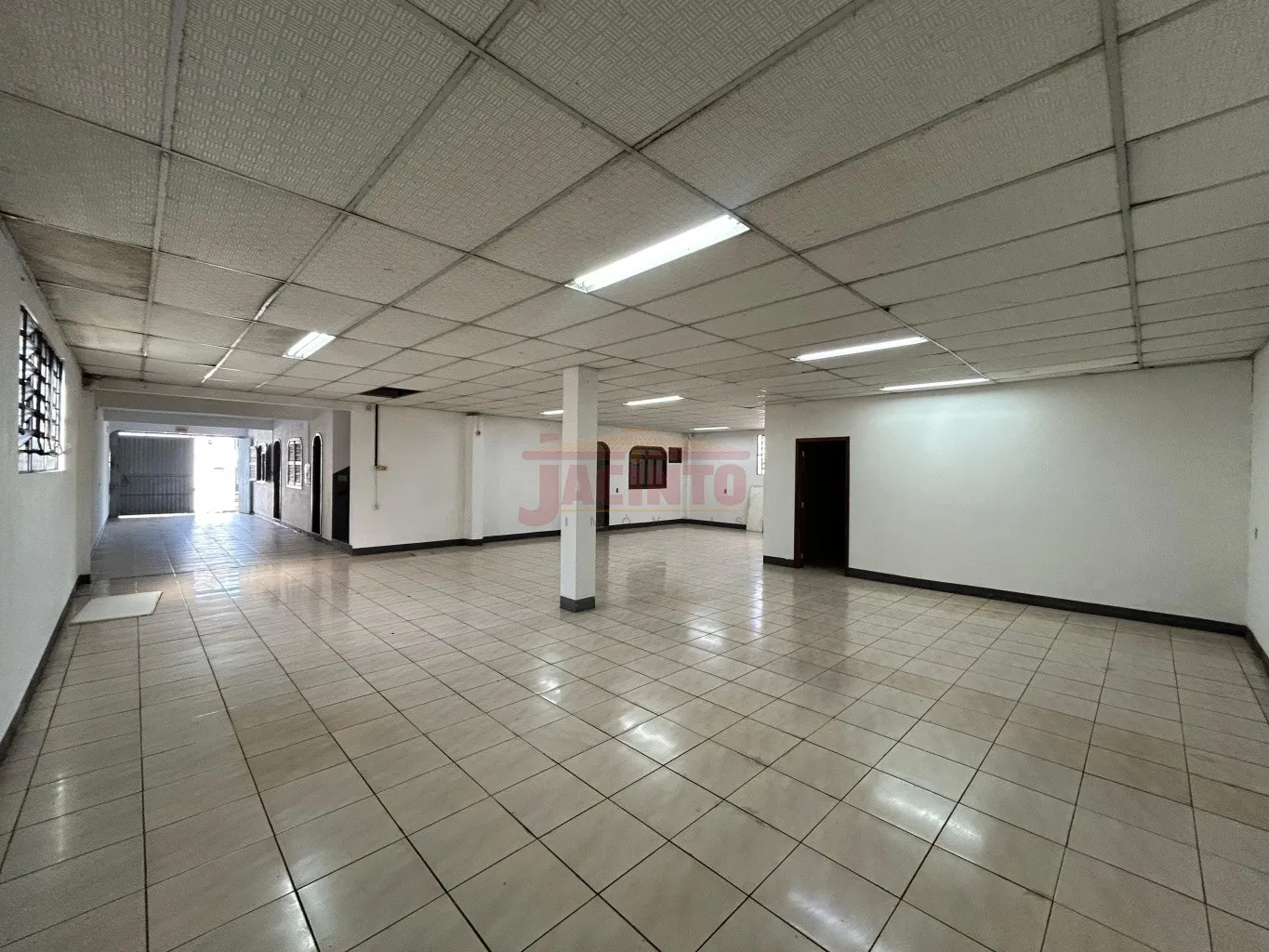 Imóvel Residencial e Comercial com aproximadamente 467.94m no Bairro Tribess. — foto 3