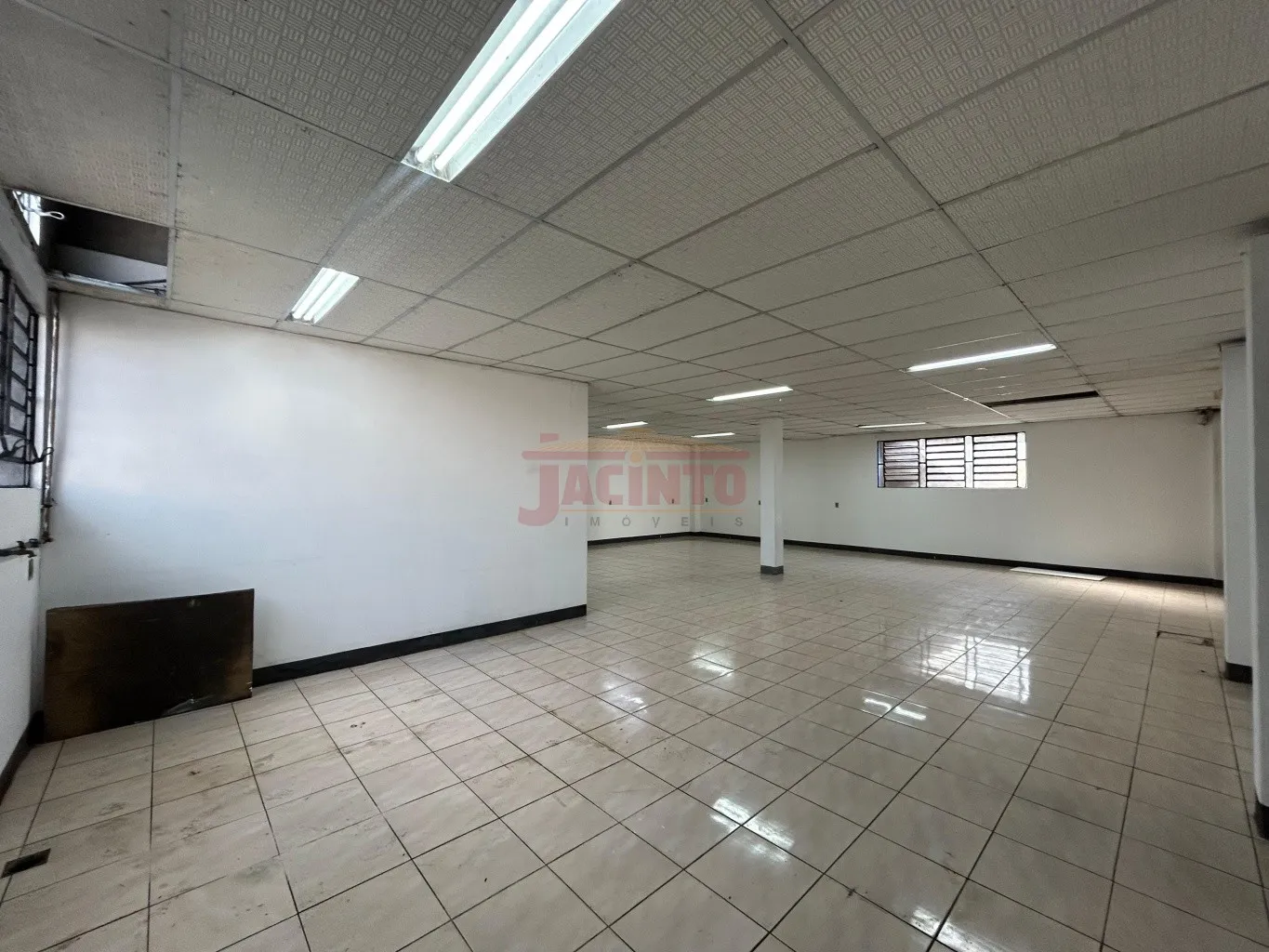 Imóvel Residencial e Comercial com aproximadamente 467.94m no Bairro Tribess. — foto 5