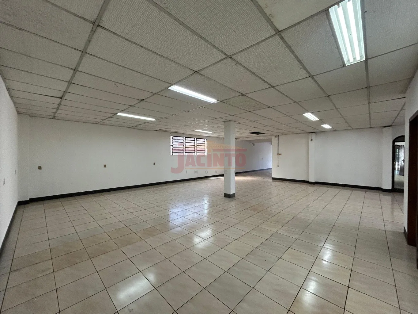 Imóvel Residencial e Comercial com aproximadamente 467.94m no Bairro Tribess. — foto 6