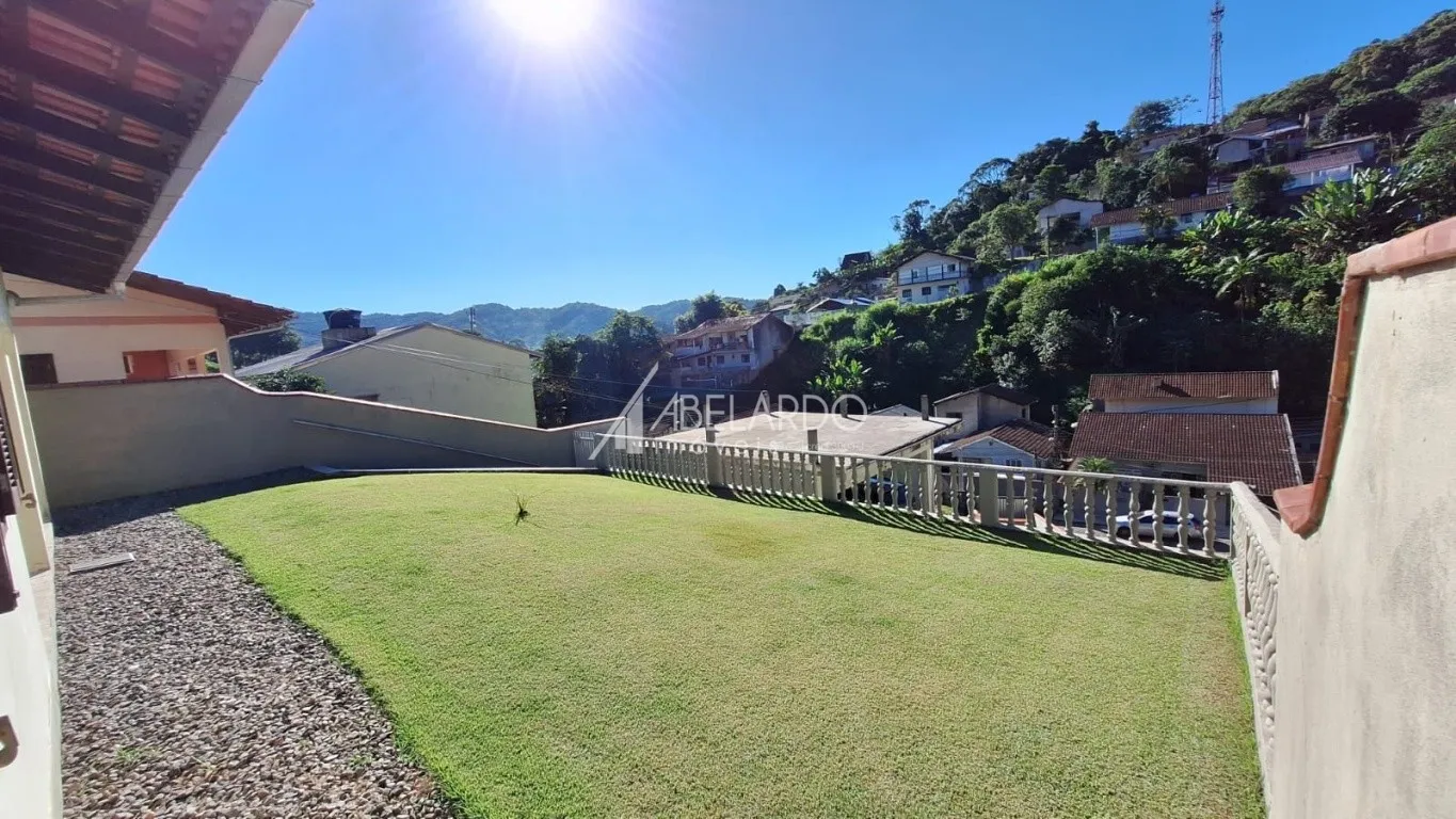 CASA RESIDENCIAL SEMIMOBILIADA COM TRÊS DORMITÓRIOS - BAIRRO GARCIA — foto 3