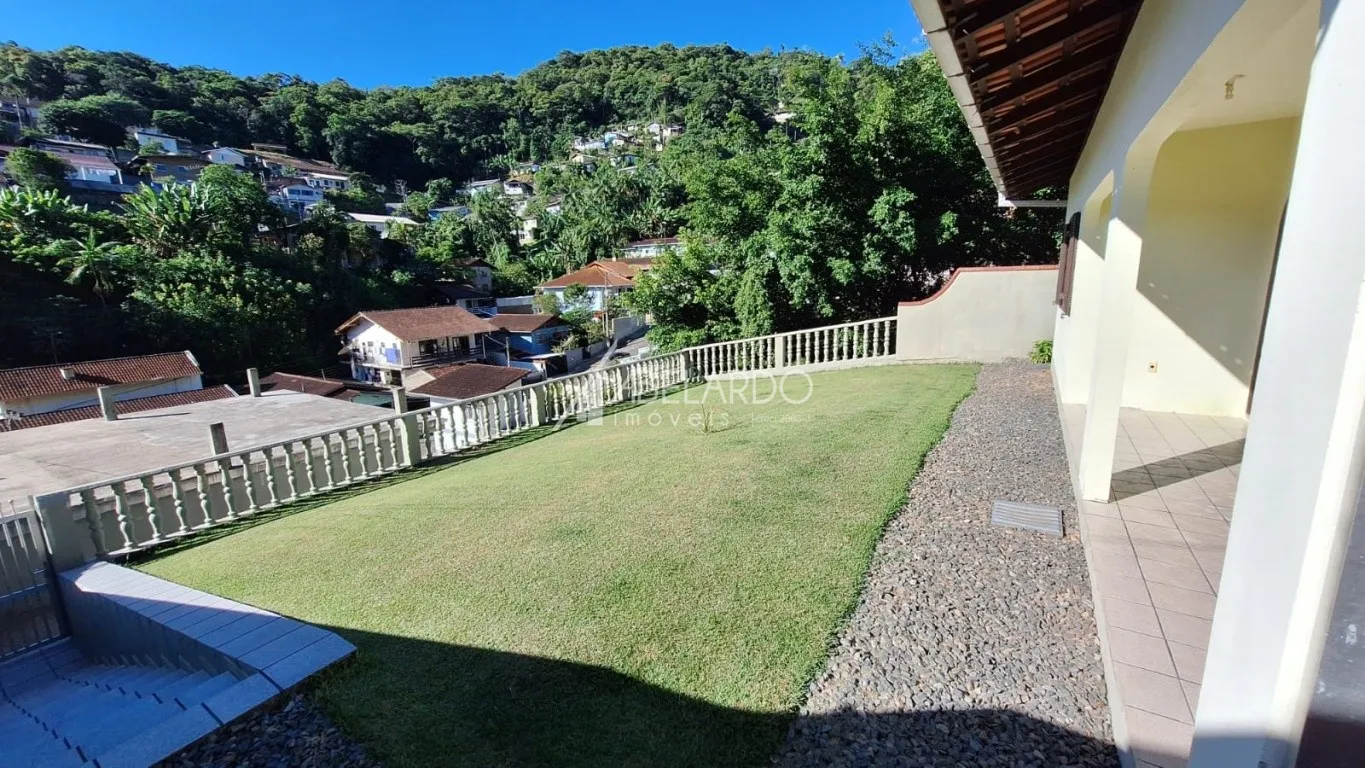 CASA RESIDENCIAL SEMIMOBILIADA COM TRÊS DORMITÓRIOS - BAIRRO GARCIA — foto 5