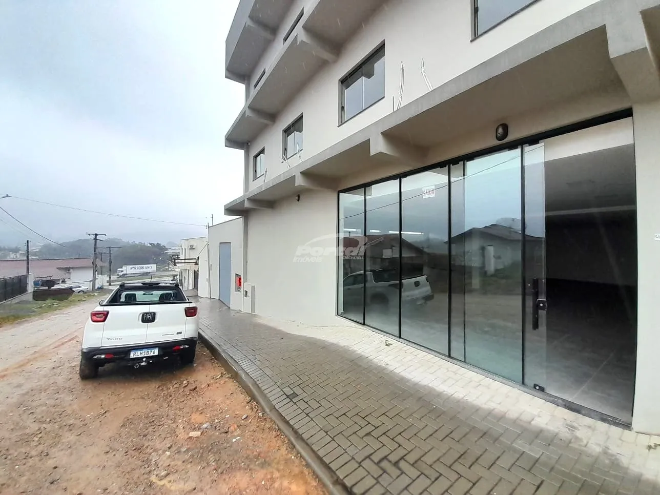 Loja térrea NOVA disponível para locação no bairro Margem Esquerda - Gaspar/SC — foto 2