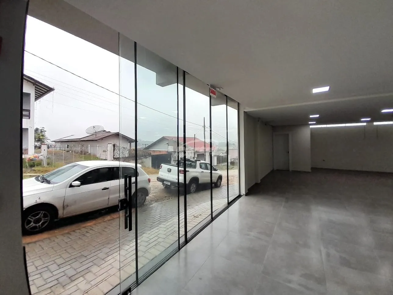 Loja térrea NOVA disponível para locação no bairro Margem Esquerda - Gaspar/SC - foto 1