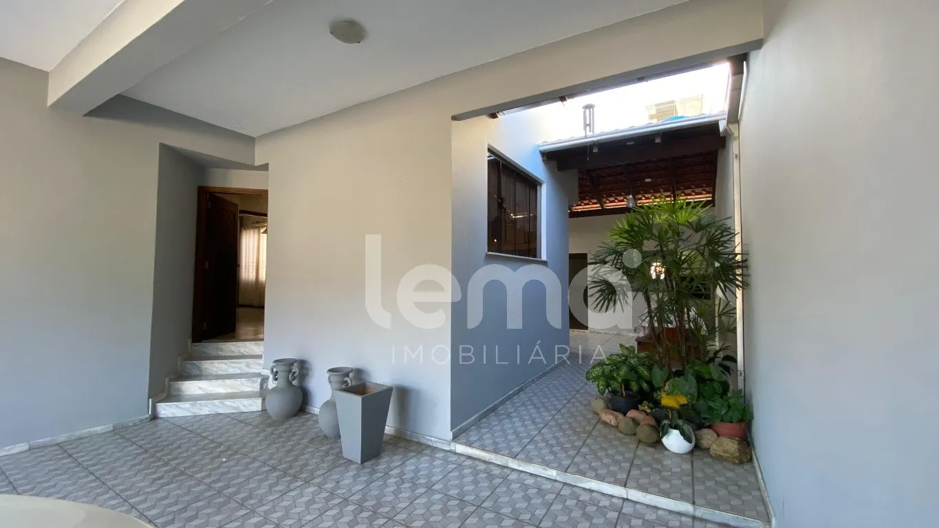 Casa com 4 dormitórios, sendo 1 suíte, no bairro Garcia em Blumenau. — foto 3