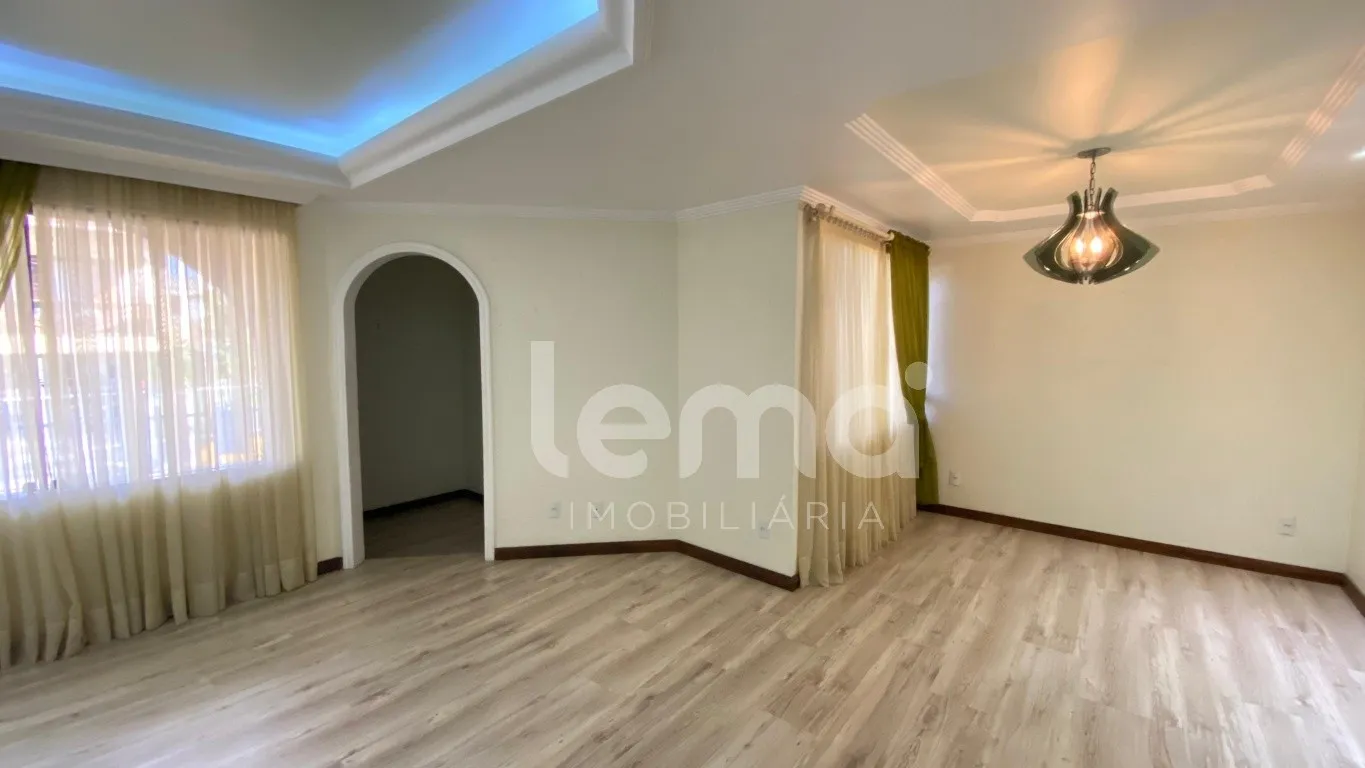 Casa com 4 dormitórios, sendo 1 suíte, no bairro Garcia em Blumenau. — foto 5