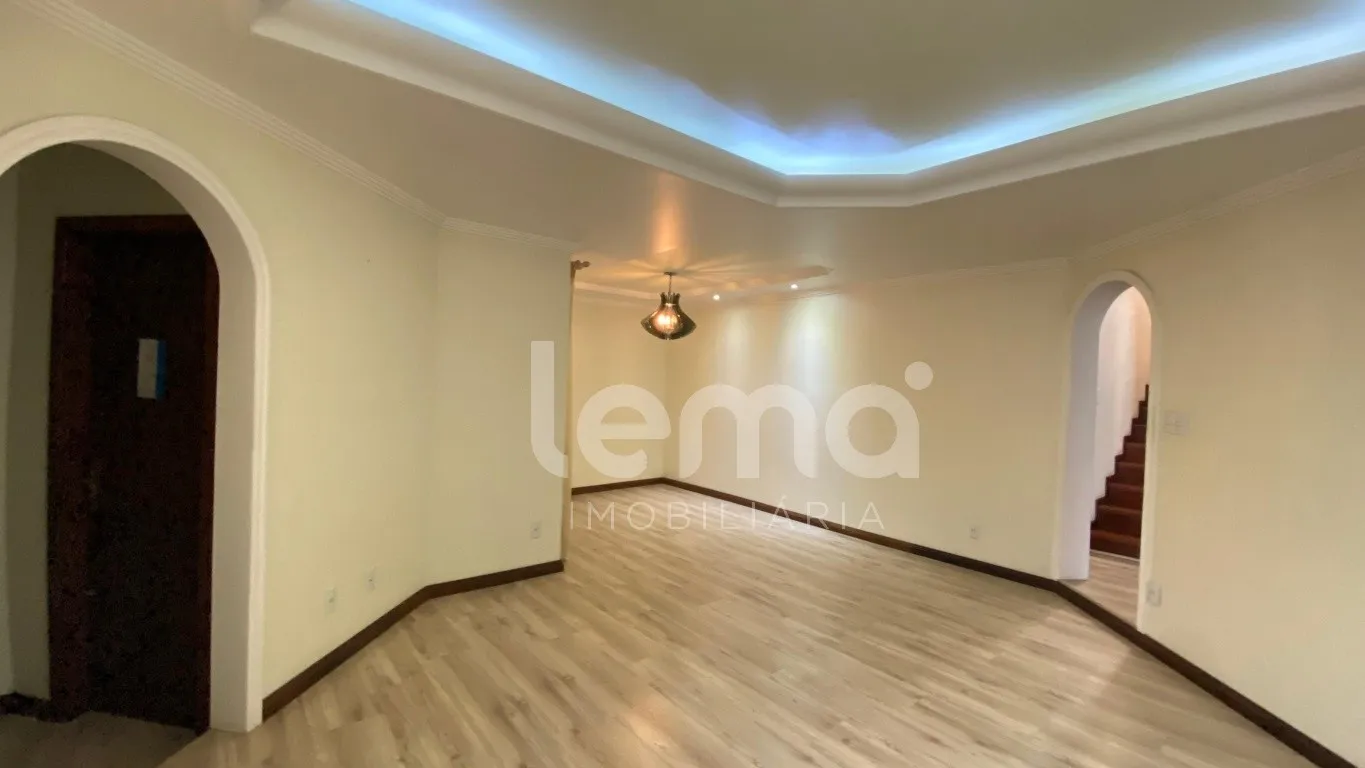 Casa com 4 dormitórios, sendo 1 suíte, no bairro Garcia em Blumenau. — foto 7