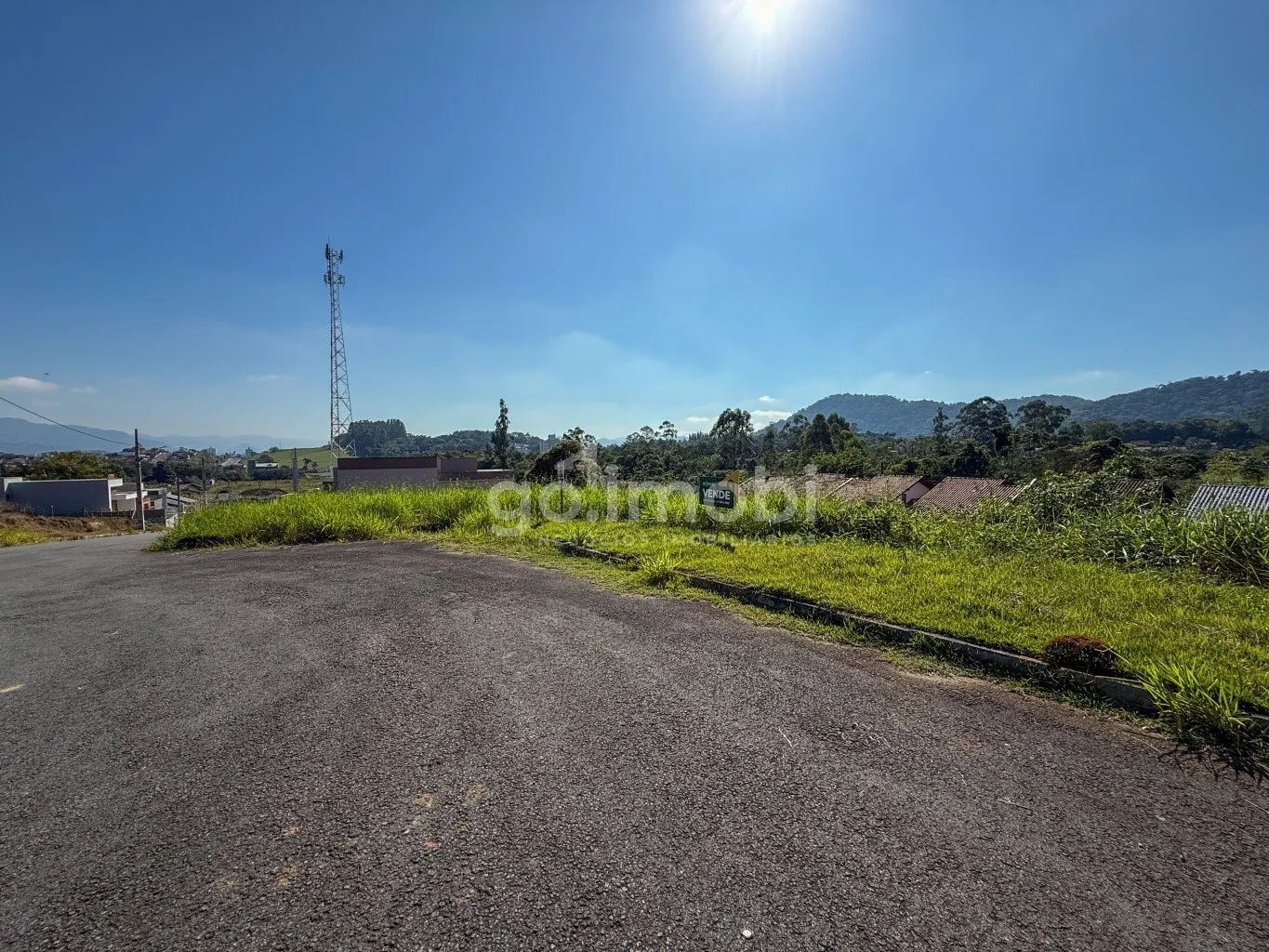 Terreno com Declive. **Metragem Diferenciada** - foto 1