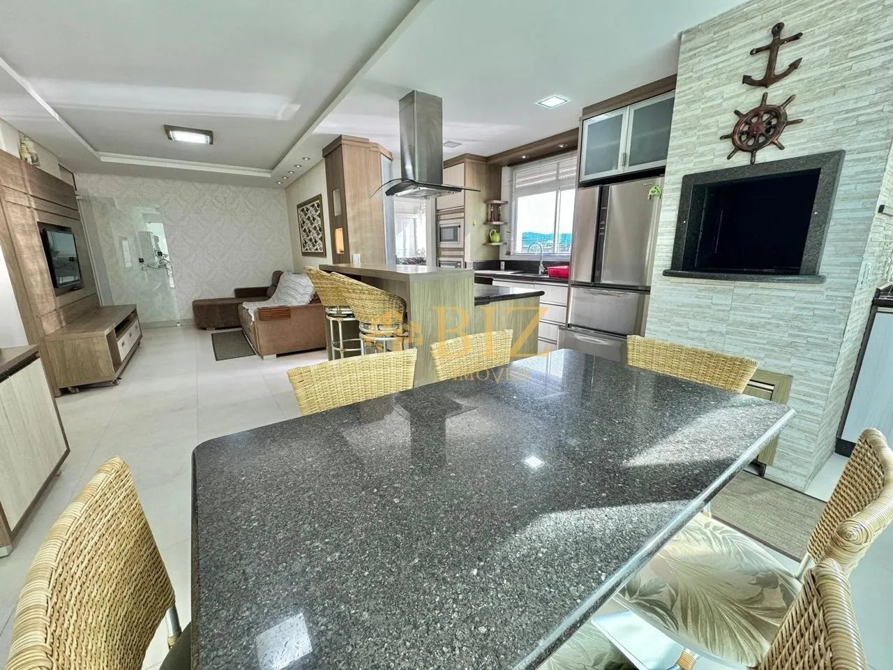 Apartamento mobiliado, com 3 quartos, sendo 1 suíte, sacada externa e do ladinho do mar na praia de Gravatá! - foto 1