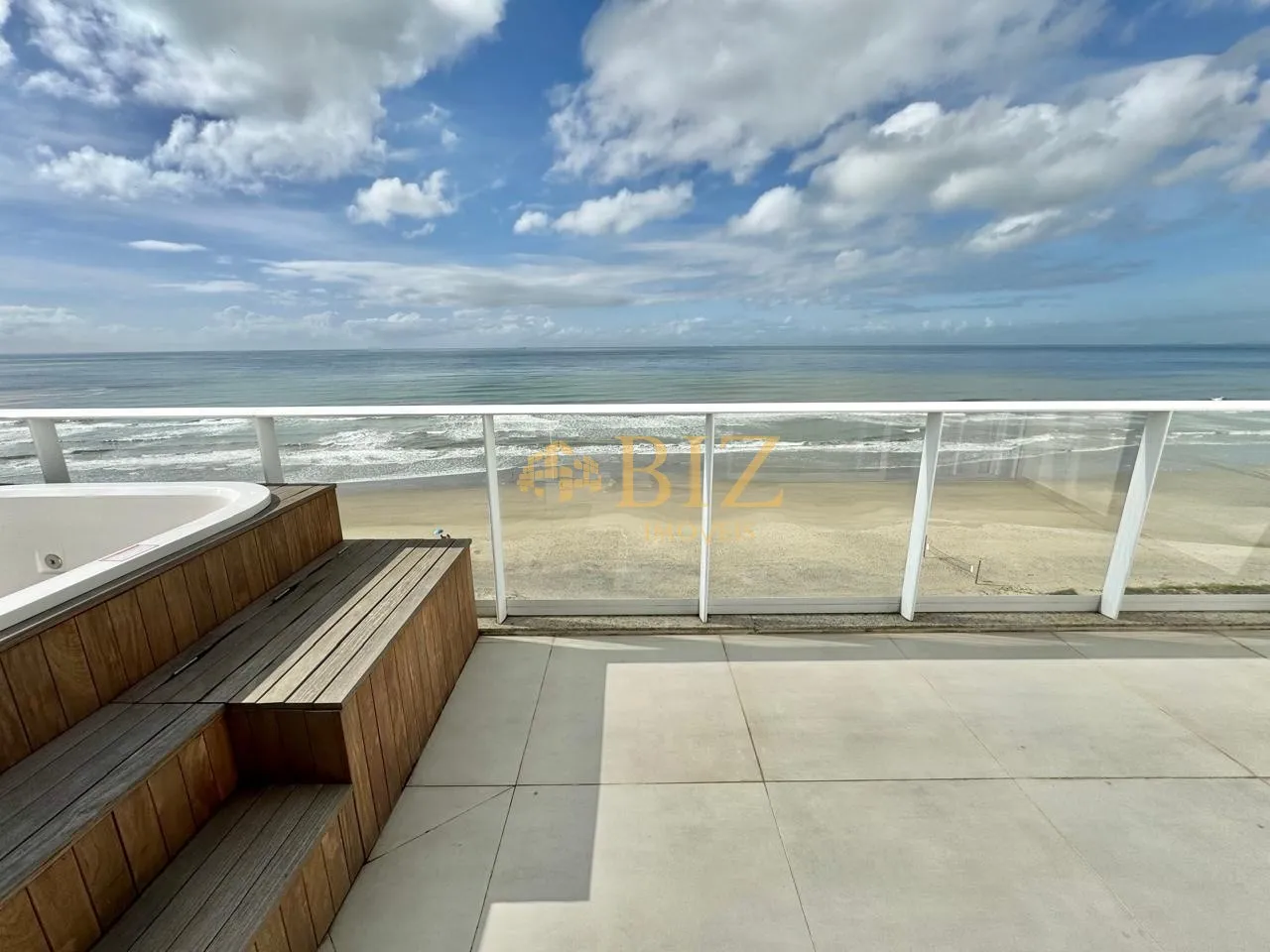 Apartamento frente mar, 3 suítes, com ofurô na sacada, na Praia de Gravatá! - foto 1
