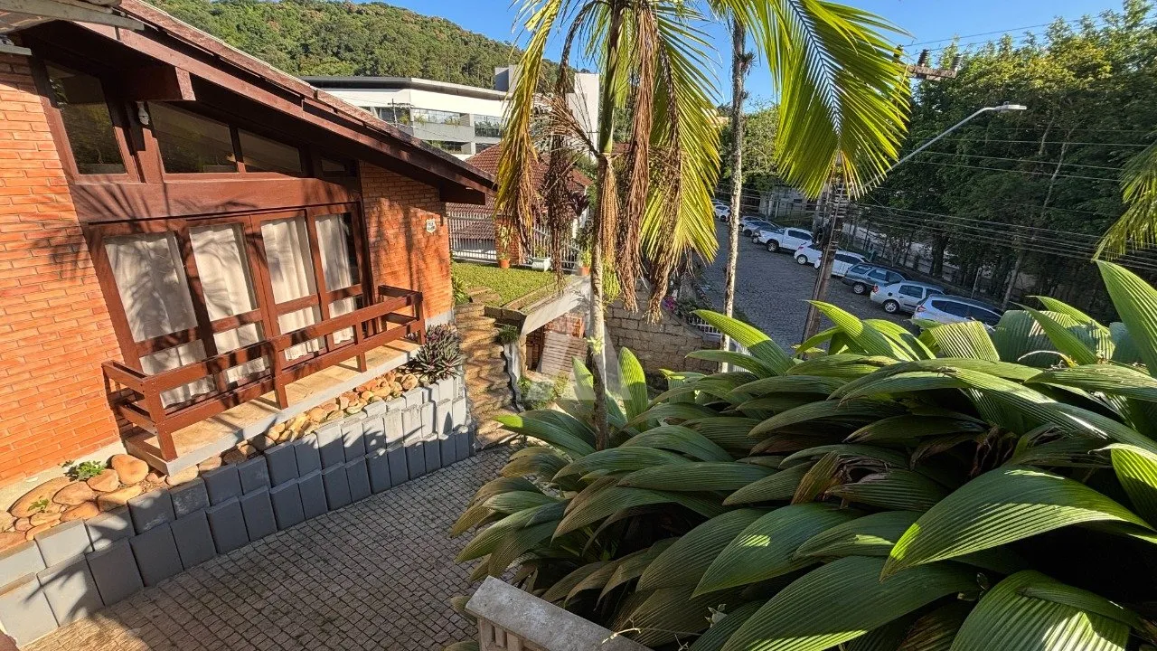 Casa com 2 suíte(s) mais 1 quarto(s) à venda no bairro Saguaçu em Joinville, por R$ 2.200.000.00. - foto 1