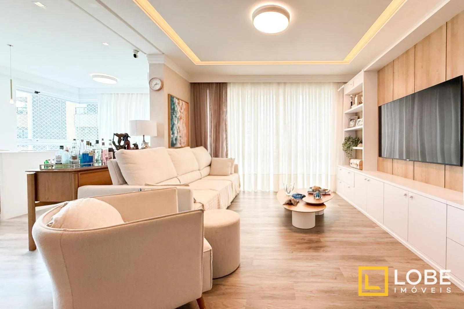 Apartamento com 4 Suítes com 193m no Centro de Itapema. — foto 2