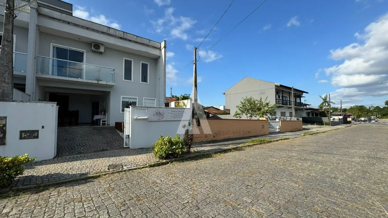 Sobrado Geminado com 1 suíte(s) mais 1 quarto(s) à venda no bairro Floresta em Joinville, por R$ 550.000,00 . - foto 1