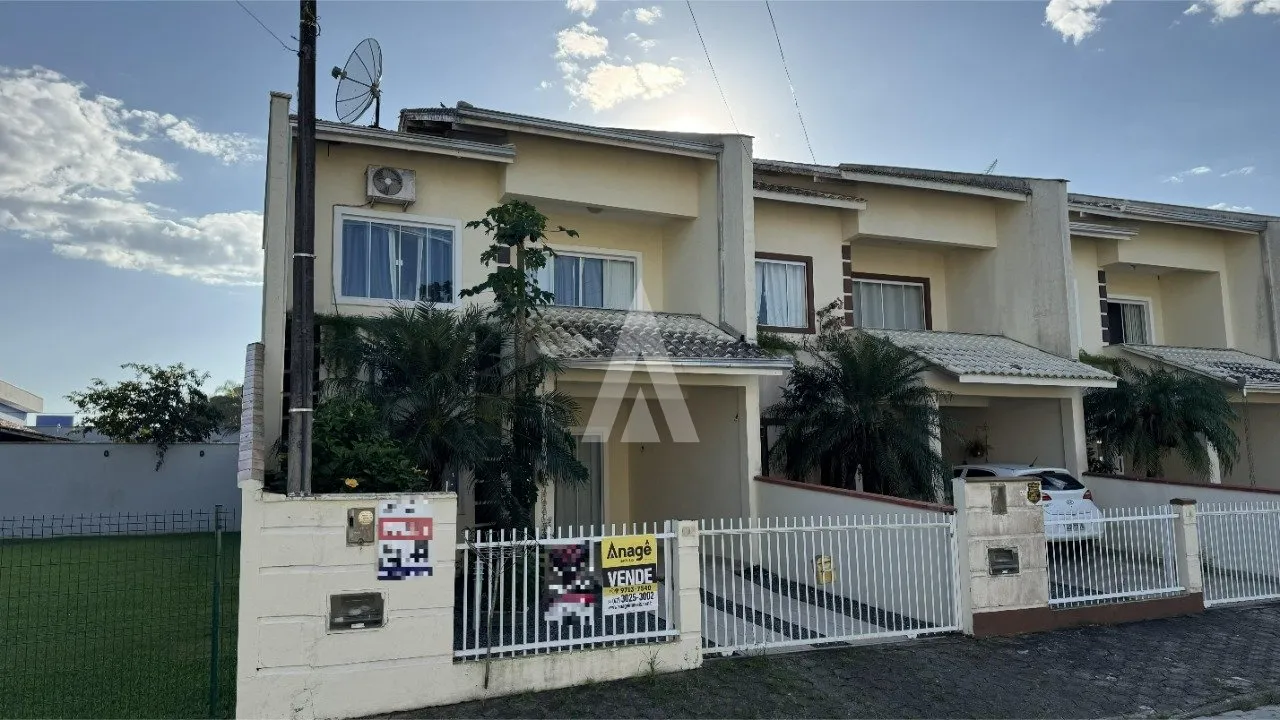 Sobrado Geminado com 1 suíte(s) mais 2 quarto(s) à venda no bairro Ubatuba em São Francisco Do Sul, de R$ 595.000,00 por R$550.000,00. - foto 1