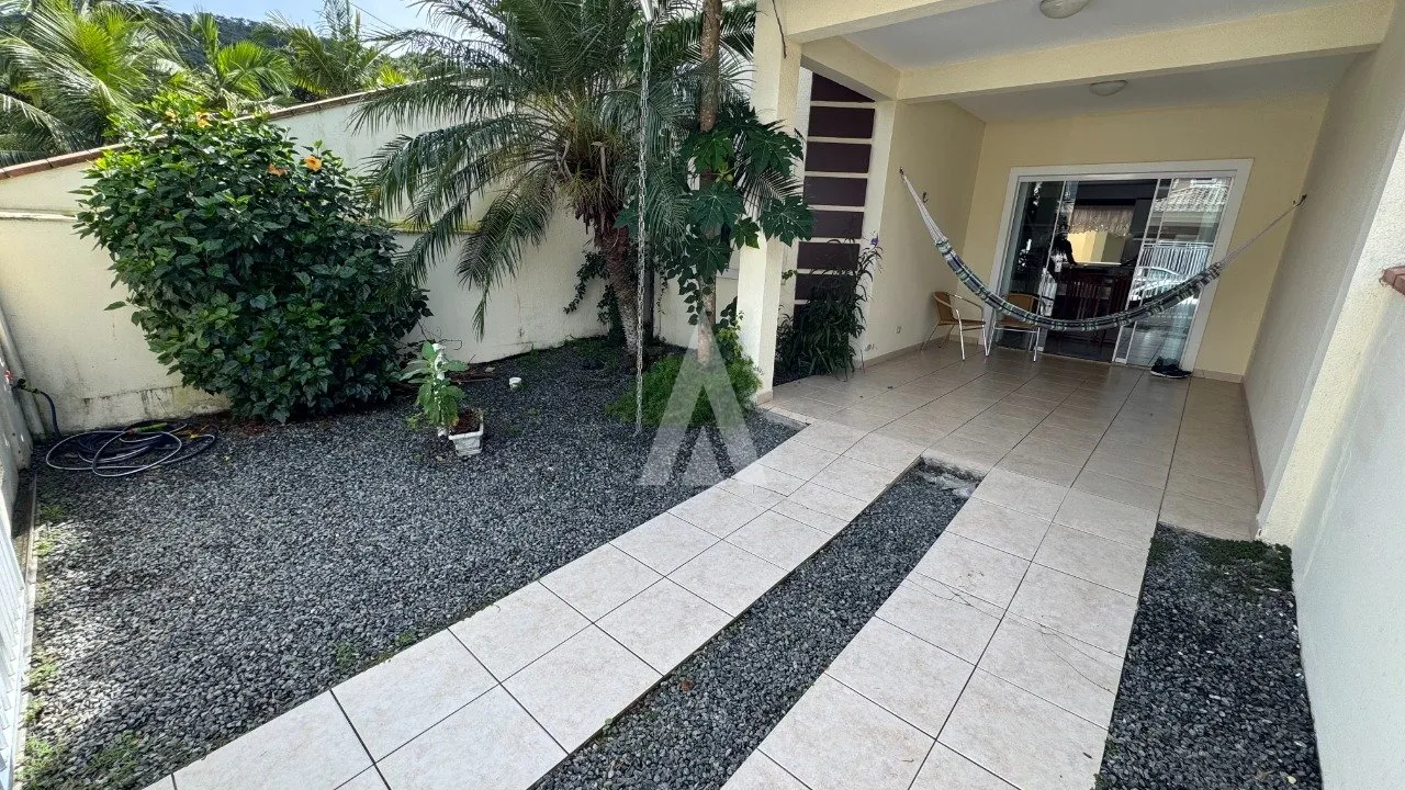 Sobrado Geminado com 1 suíte(s) mais 2 quarto(s) à venda no bairro Ubatuba em São Francisco Do Sul, de R$ 595.000,00 por R$550.000,00. — foto 2