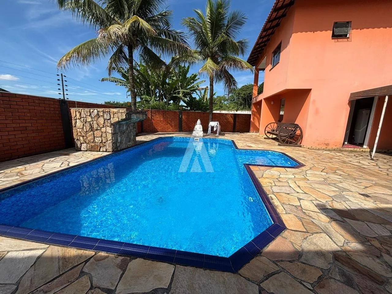 Casa com 1 suíte(s) mais 3 quarto(s) à venda no bairro Bucarein em Joinville, por R$ 1.350.000.00. — foto 4
