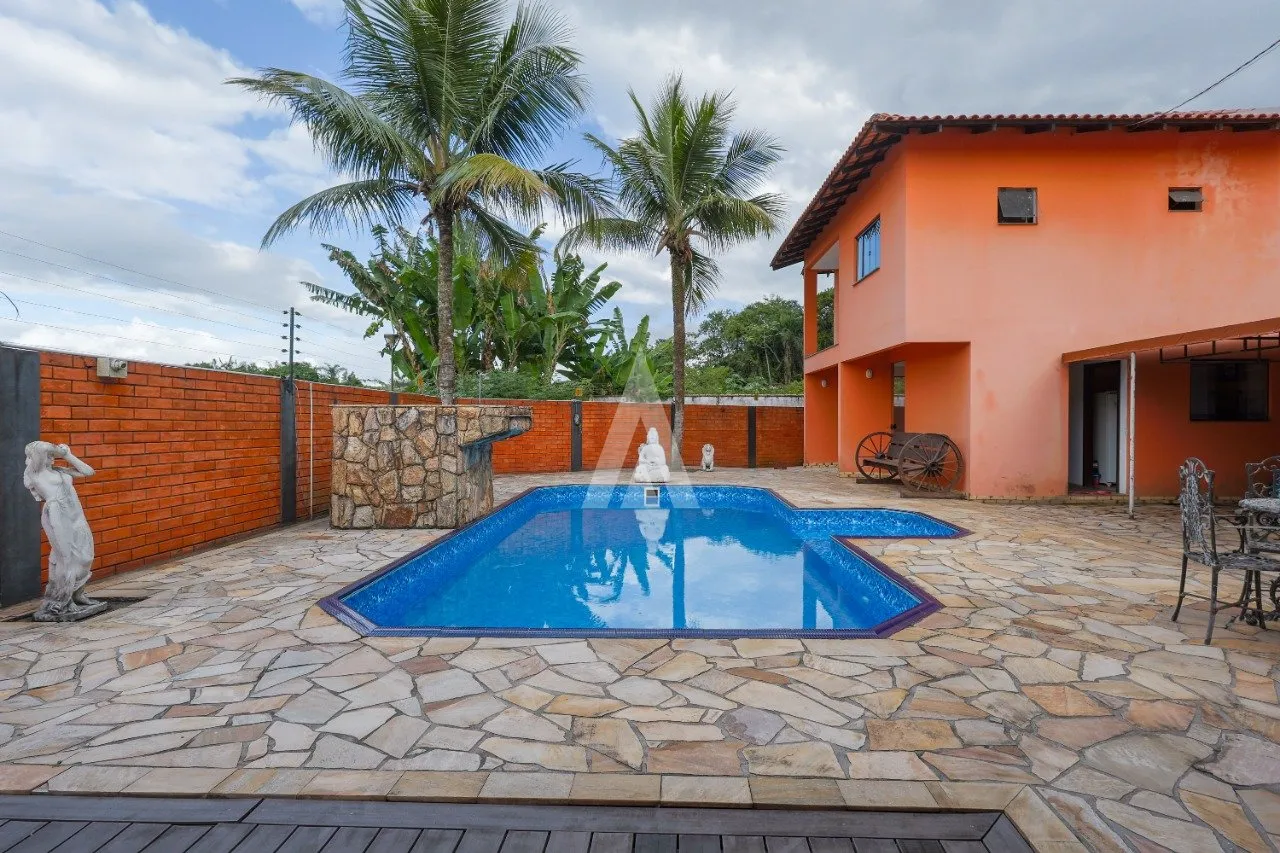 Casa com 1 suíte(s) mais 3 quarto(s) à venda no bairro Bucarein em Joinville, por R$ 1.350.000.00. — foto 5