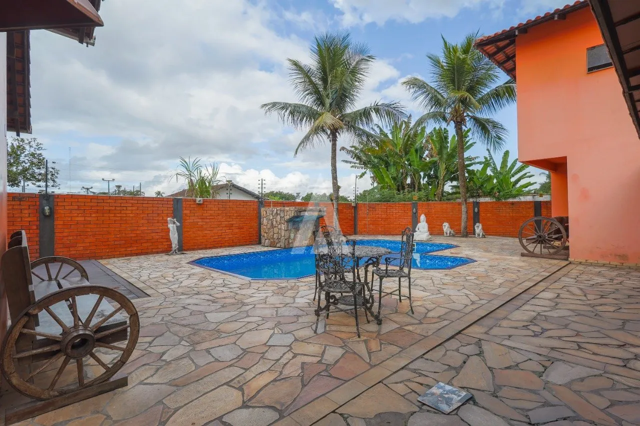 Casa com 1 suíte(s) mais 3 quarto(s) à venda no bairro Bucarein em Joinville, por R$ 1.350.000.00. — foto 6