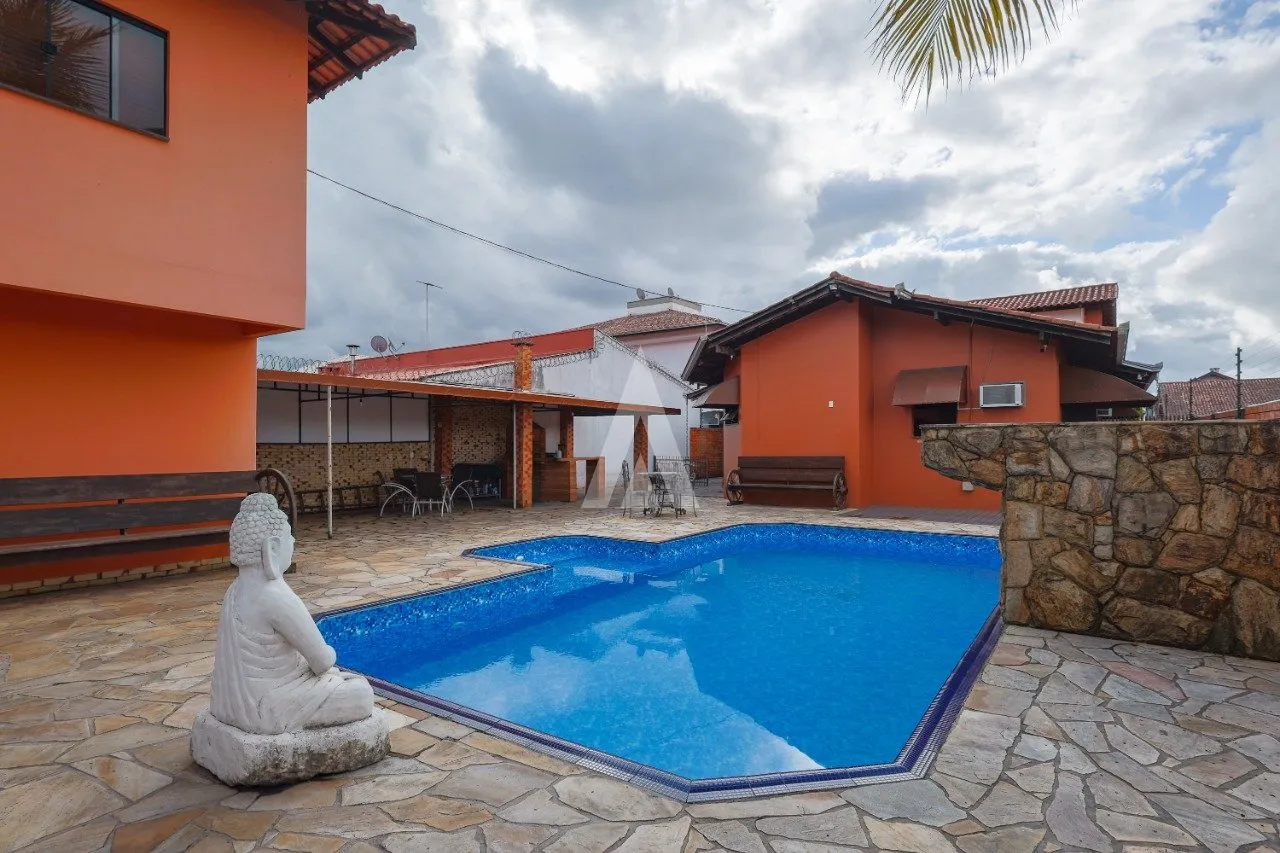 Casa com 1 suíte(s) mais 3 quarto(s) à venda no bairro Bucarein em Joinville, por R$ 1.350.000.00. — foto 7