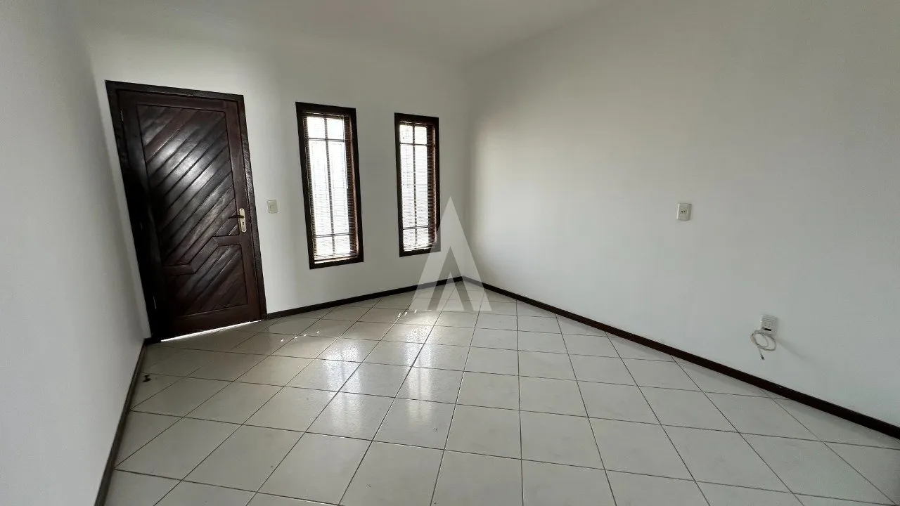 Casa averbada com 1 suíte(s) mais 2 quarto(s) à venda no bairro Boehmerwald em Joinville, por R$ 690.000.00. — foto 2
