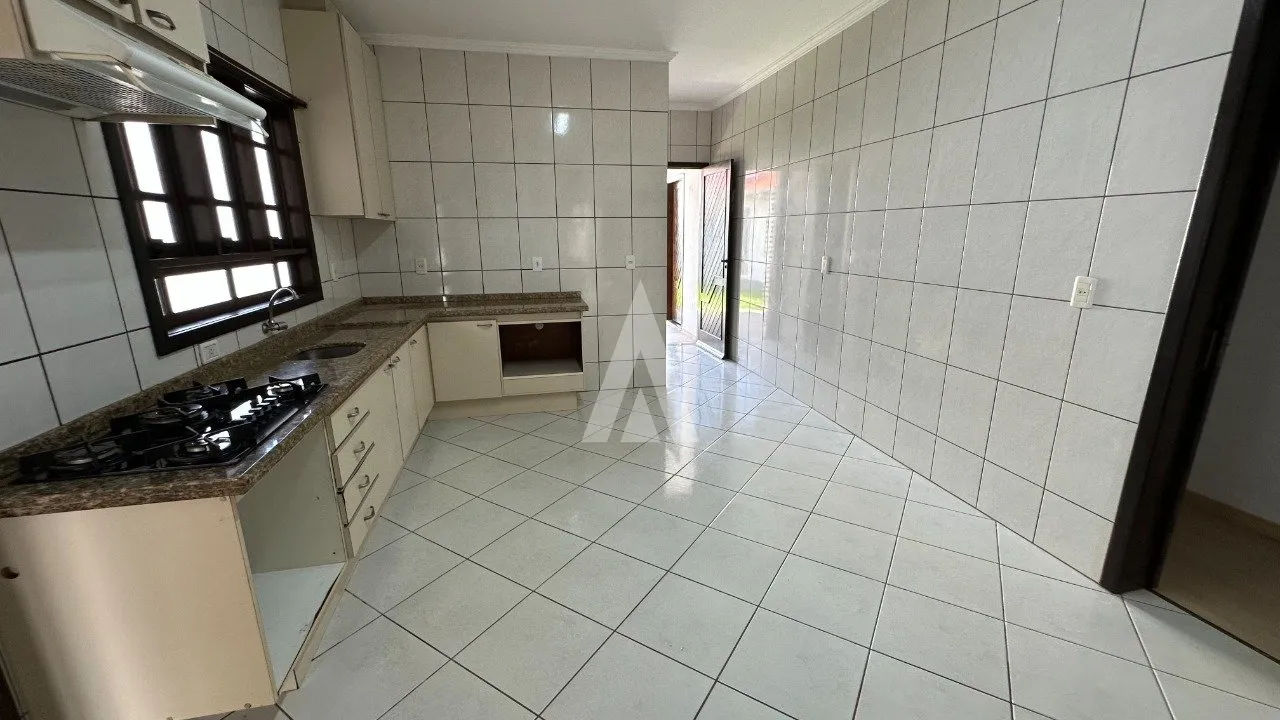 Casa averbada com 1 suíte(s) mais 2 quarto(s) à venda no bairro Boehmerwald em Joinville, por R$ 690.000.00. — foto 3