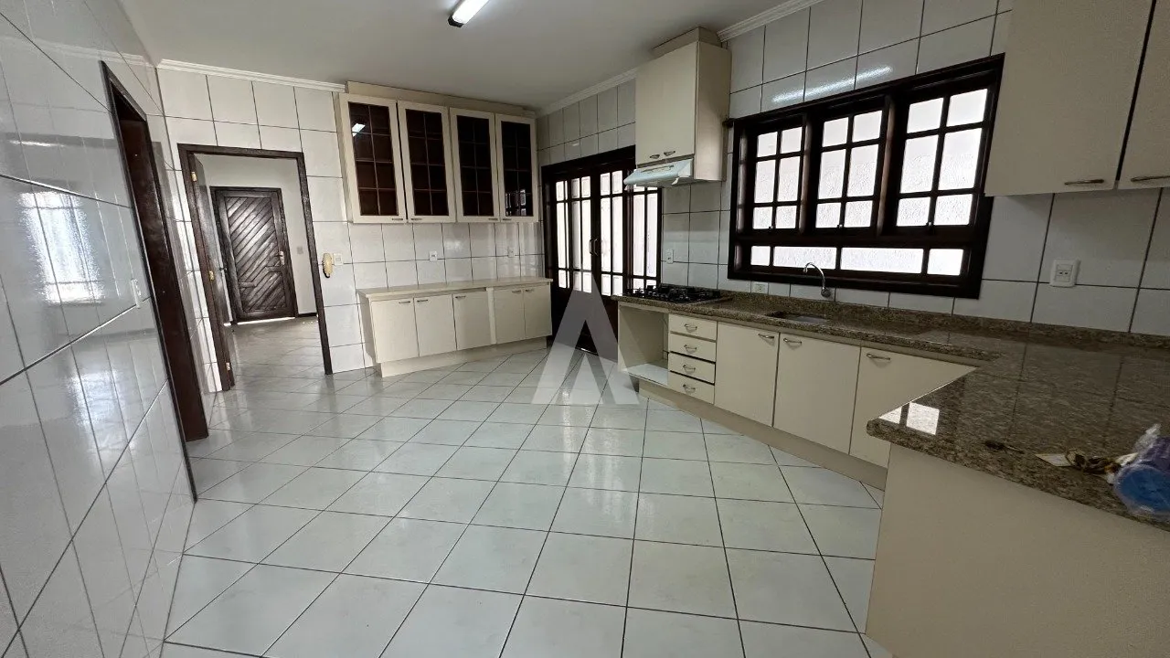 Casa averbada com 1 suíte(s) mais 2 quarto(s) à venda no bairro Boehmerwald em Joinville, por R$ 690.000.00. — foto 7
