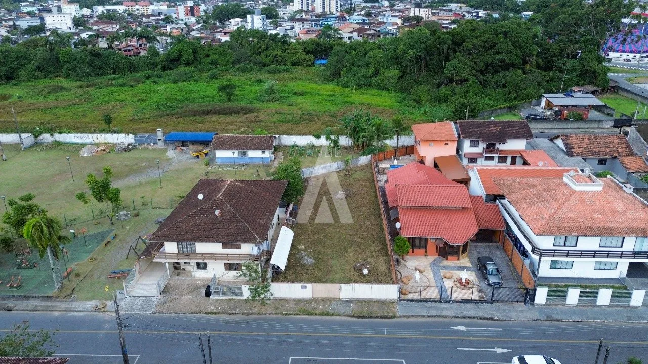 Terreno à venda no bairro Bucarein em Joinville, por R$ 580.000.00. — foto 2
