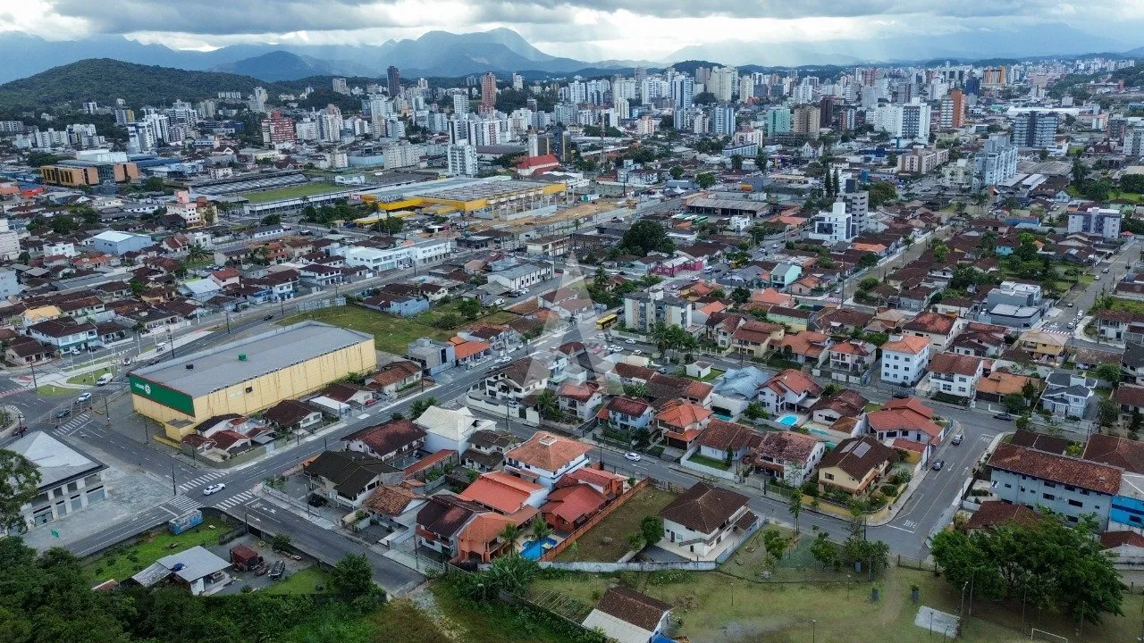 Terreno à venda no bairro Bucarein em Joinville, por R$ 580.000.00. — foto 4