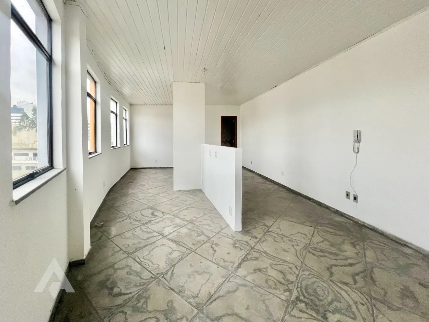 Sala Comercial de 41,42m para locação por R$ 850,00 - Bairro Victor Konder - Blumenau/SC — foto 3