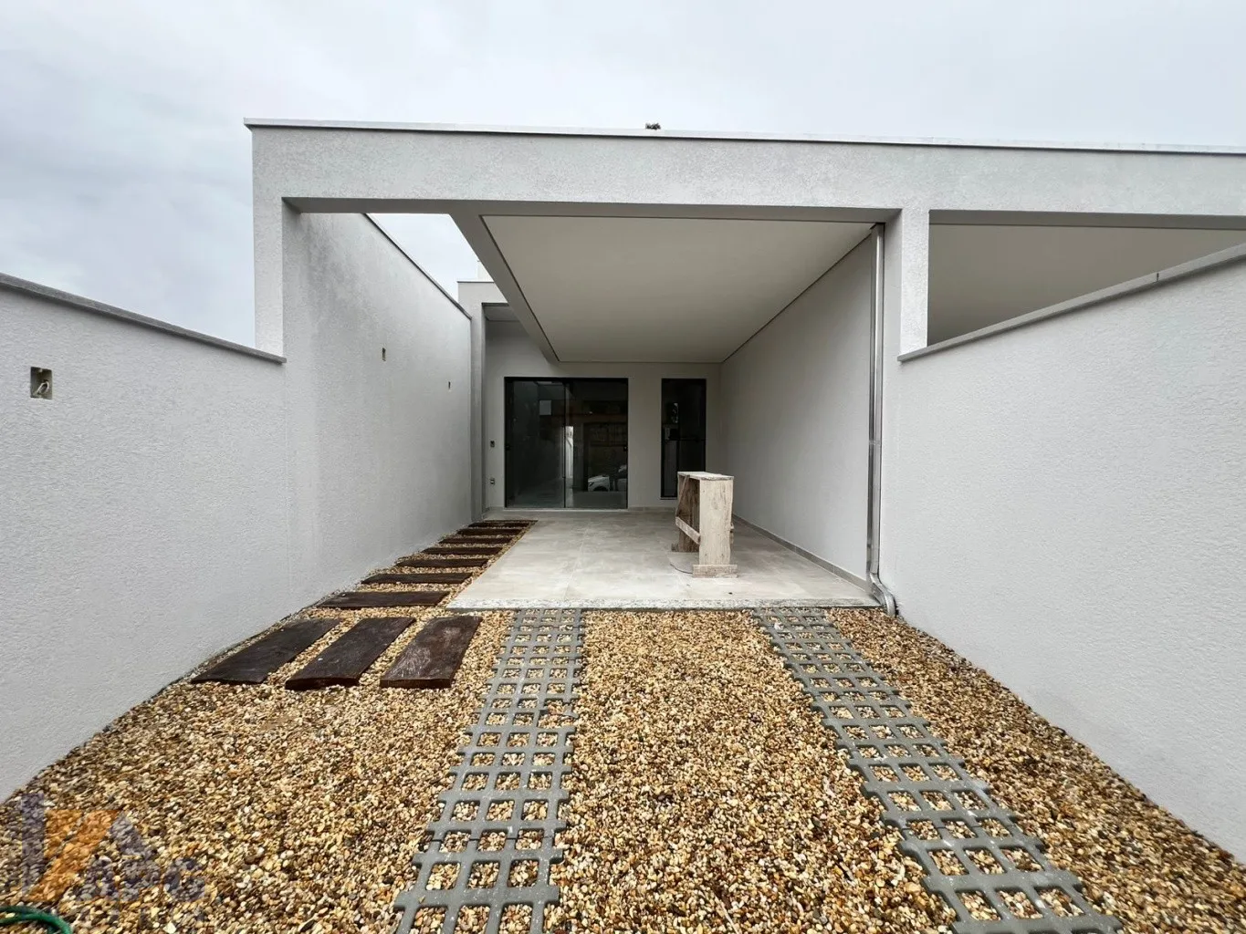 Geminadas próximo ao centro de Gaspar - foto 1
